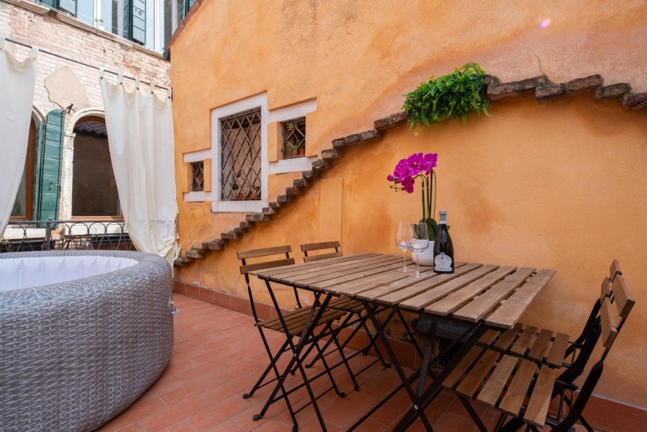 Suite Rava - San Marco With Pool Venedig Exteriör bild